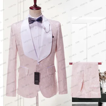 2023 Новейшее розовое жаккардовое пальто Дизайн Смокинг Костюмы Для Мужчин Изготовленная на заказ Белая шаль Атласный лацкан 2 шт. Блейзер Брюки Свадьба
