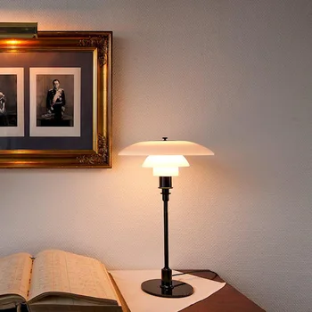 Designe Настольная лампа Nordic Simple Спальня Кабинет Прикроватное украшение Уникальная хромированная лампа для гостиной дизайнерская реплика художественного рабочего света