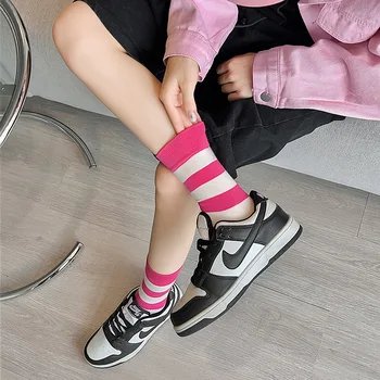 2023 Новые дизайнерские носки Осень-зима Розовые фрукты Носки Dot Stripe Middle Tube Socks Ins Fashion Kawaii Harajuku Женские носки 2