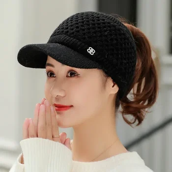 Зимние шапки для женщин Новая мода Корейская зимняя теплая вязаная шапка Женские спортивные бейсболки с хвостом на открытом воздухе Gorra Зимние шапки 2