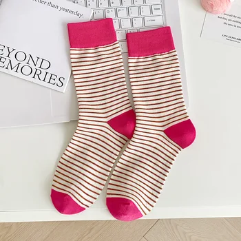 2023 Новые дизайнерские носки Осень-зима Розовые фрукты Носки Dot Stripe Middle Tube Socks Ins Fashion Kawaii Harajuku Женские носки 5